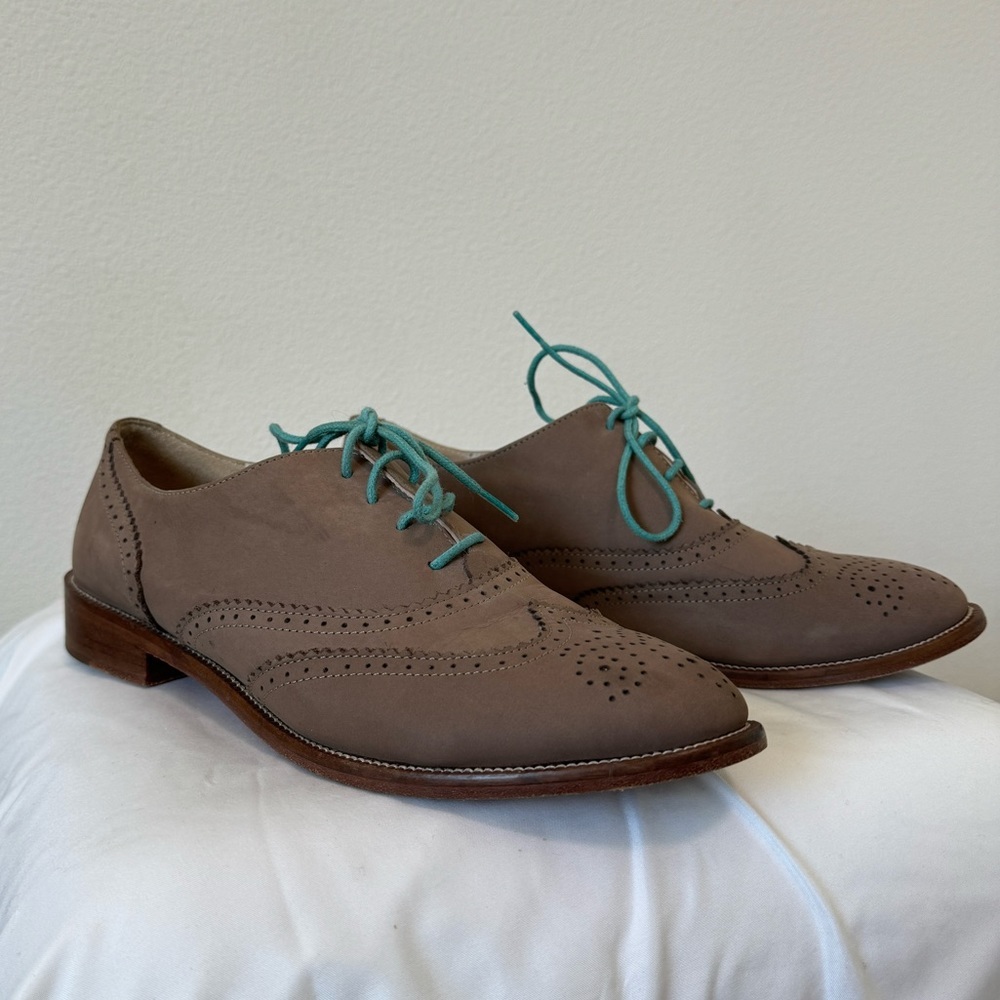 Boden Oxford Brogue in Taupe Grey Nubuck Blue Laces Size 39 (US 8.5)
